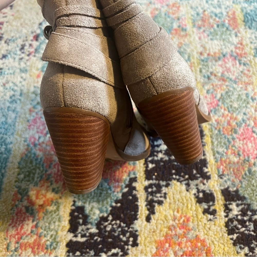 Sole Society Rumi Tassel Taupe Suede Ankle Booties Women's Size 7 - Picture 4 of 7
